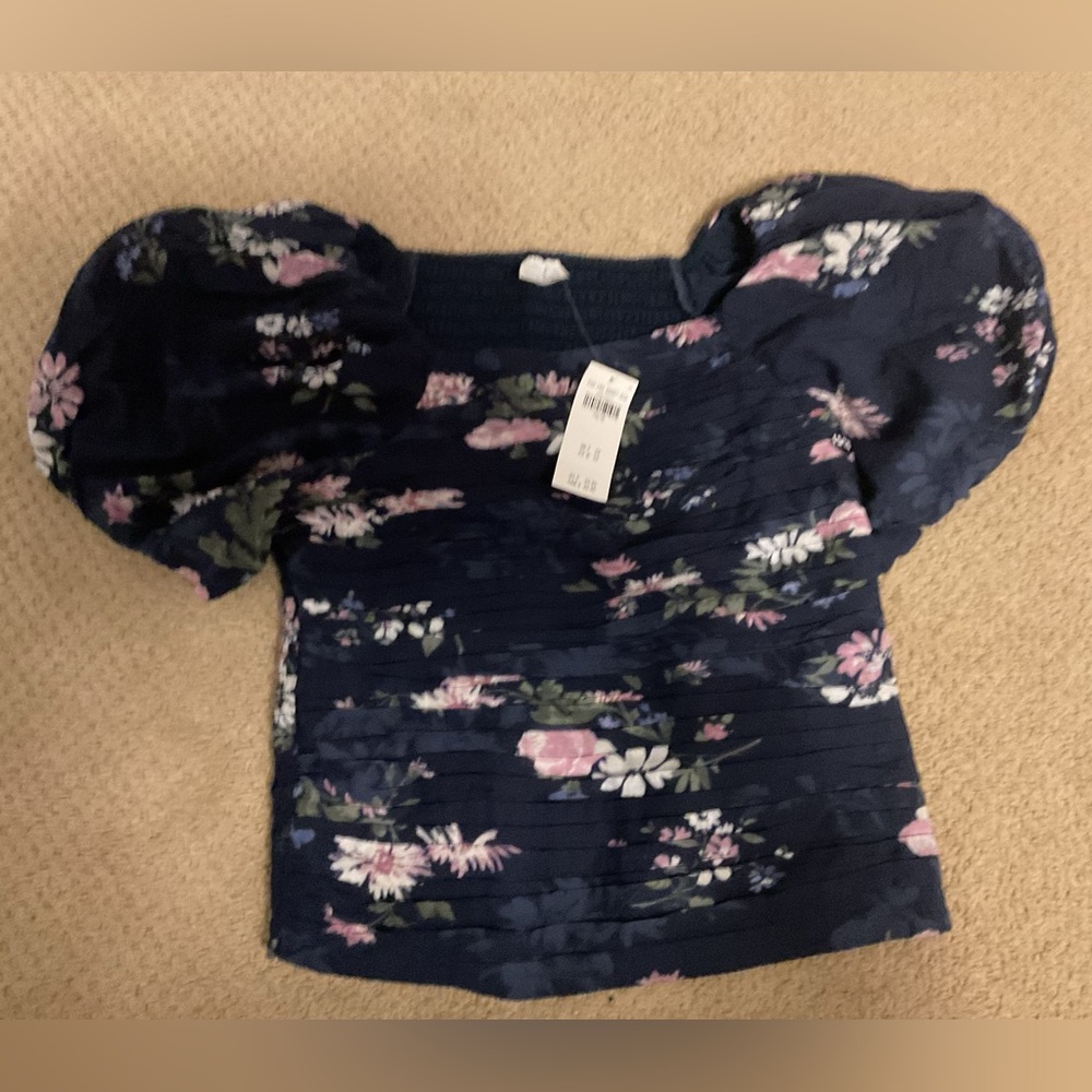 Abercrombie and Finch Floral Puff Sleeve Top brand new tags